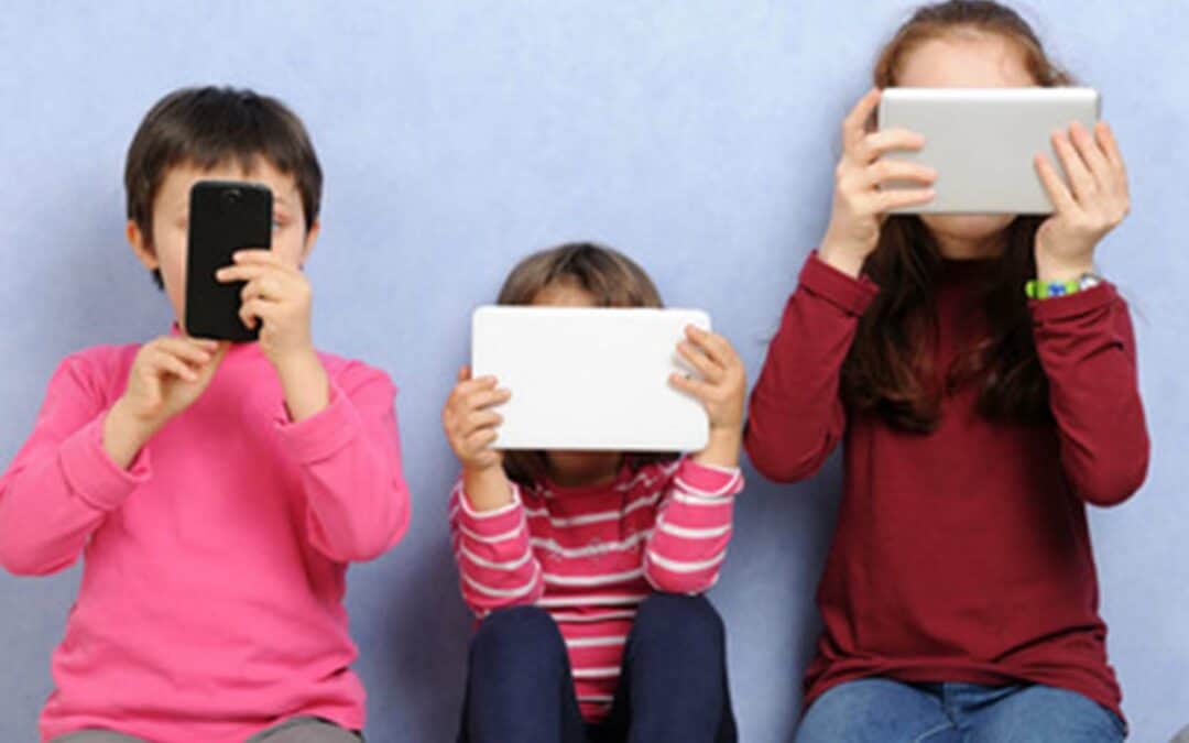 « Nos enfants face aux écrans et aux réseaux sociaux » – Conférence – Débat